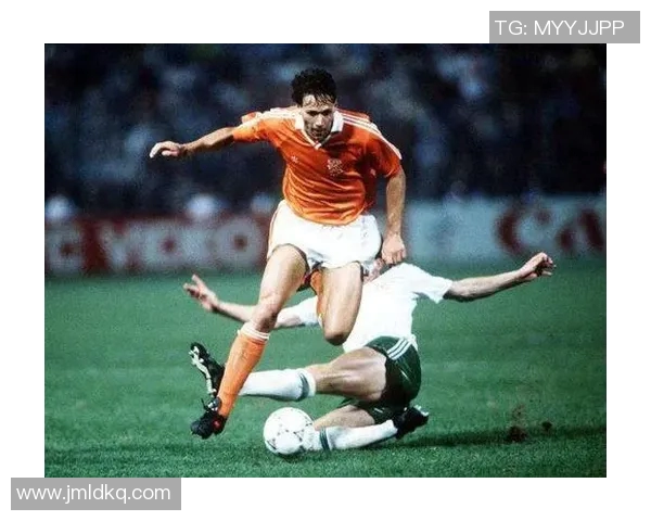 荷兰足球历史上最矮球员的传奇故事与成就揭秘