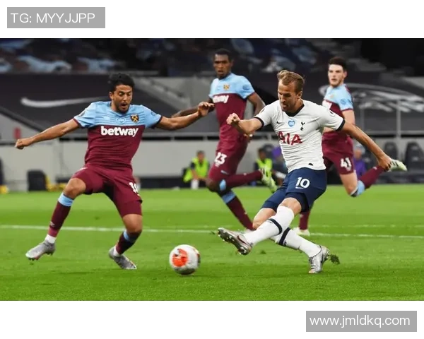 曼联足球在英超赛季中的表现与未来展望分析