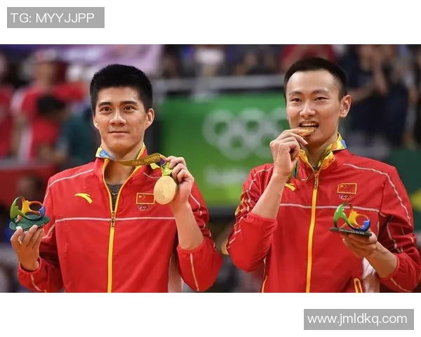 武汉羽毛球队与南京羽毛球队赛后复盘分析意识与战术的深度对比